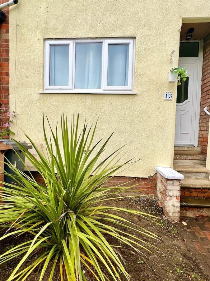 4 Bedroom Terrace House Wellingborough Exterior foto